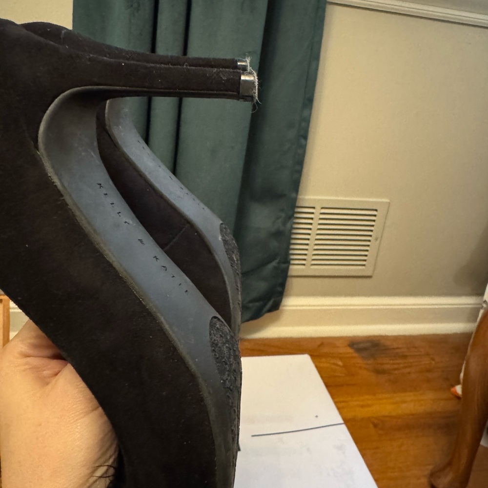 Kelly & Katie Black Feather Pom Pump Women’s Heels - Picture 3 of 5